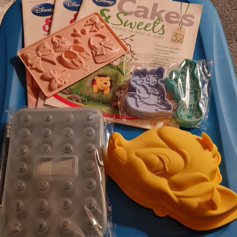 Disney Cakes & Sweets w/Molds